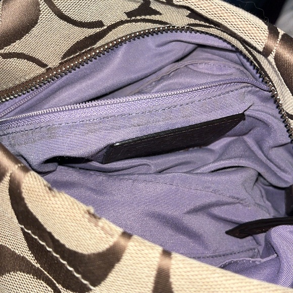 Coach purse! In Excellent used condition! π - Picture 10 of 16